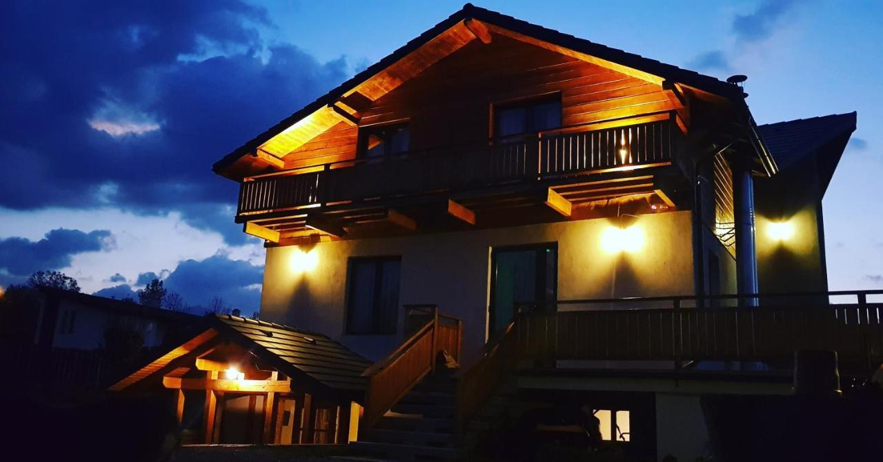 Villa Swiss Sacele Luaran gambar