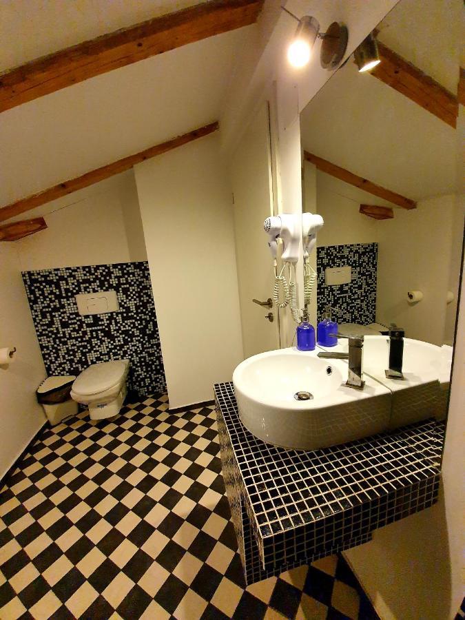Villa Swiss Sacele Luaran gambar